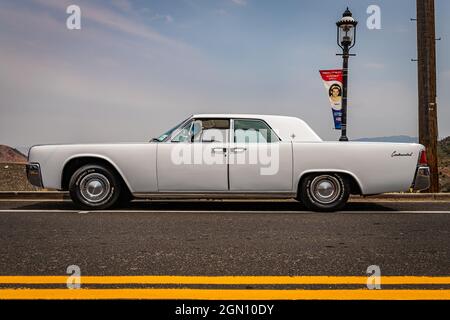 Virginia City, NV - 31. Juli 2021: 1963 Lincoln Continental Limousine auf einer lokalen Auto-Show. Stockfoto