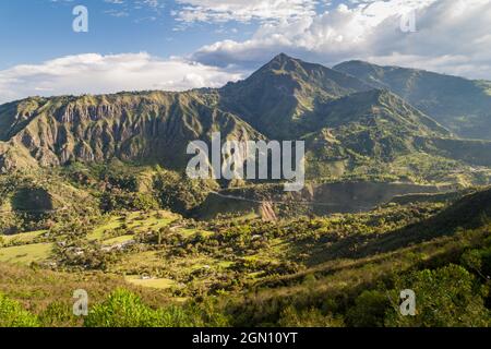 Tal des Flusses Ullucos in der kolumbianischen Region Cauca Stockfoto