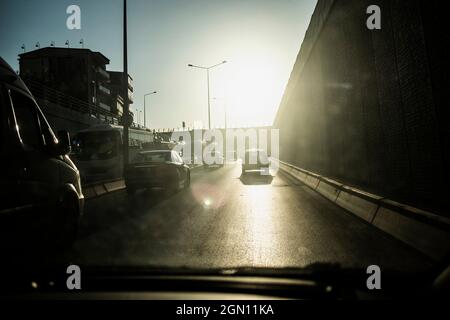 Izmir, Izmir, Türkei. September 2021. Verkehr in Izmir-Türkei im Herbst. (Bild: © Uygar Ozel/ZUMA Press Wire) Stockfoto