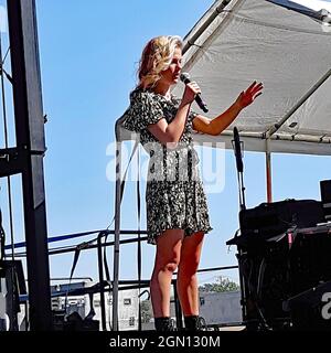 Der Bauchredner Darci Lynne Farmer Gewinner der Saison NBCÕs AGT 2017 tritt auf der Kansas State Fair auf der Bühne auf Stockfoto