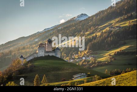 Schloss Heinfels im Hochpustertal, Heinfels, Osttirol, Tirol, Österreich Stockfoto