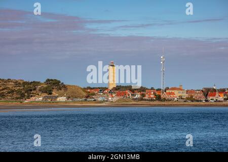 Küste und Leuchtturm Brandaris von der Fähre aus gesehen, West Terschelling, Terschelling, Westfriesische Inseln, Friesland, Niederlande, Europa Stockfoto