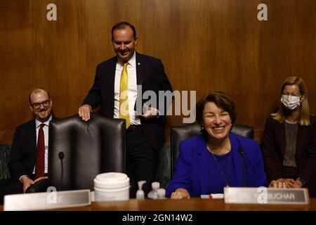 Washington, Usa. September 2021. Senator Mike Lee, ein Republikaner aus Utah und Mitglied des Unterausschusses für Wettbewerbspolitik, Kartellrecht und Verbraucherrechte des Senats, kommt am Dienstag, den 21. September, zu einer Anhörung in Washington, DC, USA, 2021. Die Anhörung trägt den Titel „Big Data, Big Questions: Implications for Competition and Consumers. Pool Foto von Ting Shen/UPI Kredit: UPI/Alamy Live News Stockfoto