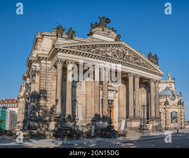 Gebäude der Akademie der bildenden Künste an der Brühlschen Terrasse in Dresden, Sachsen, Deutschland Stockfoto