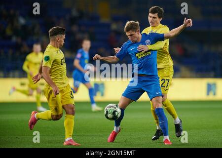 KHARKIV, UKRAINE - 21. SEPTEMBER 2021: Das Fußballspiel zwischen Ukrainian Cup FC Metalist und FC Desna Stockfoto