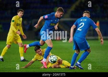 KHARKIV, UKRAINE - 21. SEPTEMBER 2021: Das Fußballspiel zwischen Ukrainian Cup FC Metalist und FC Desna Stockfoto