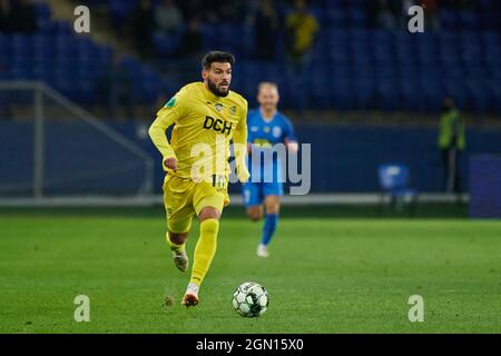 KHARKIV, UKRAINE - 21. SEPTEMBER 2021: Das Fußballspiel zwischen Ukrainian Cup FC Metalist und FC Desna Stockfoto