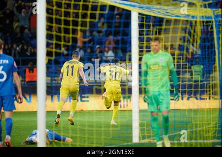 KHARKIV, UKRAINE - 21. SEPTEMBER 2021: Das Fußballspiel zwischen Ukrainian Cup FC Metalist und FC Desna Stockfoto