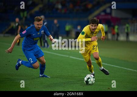 KHARKIV, UKRAINE - 21. SEPTEMBER 2021: Das Fußballspiel zwischen Ukrainian Cup FC Metalist und FC Desna Stockfoto