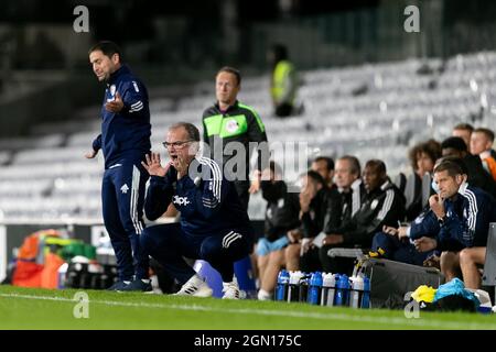 LONDON, GROSSBRITANNIEN. 21. SEPTEMBER: Marcelo Bielsa, Manager von Leeds United, reagiert während des Carabao Cup-Spiels zwischen Fulham und Leeds United am Dienstag, 21. September 2021, im Craven Cottage, London. (Kredit: Juan Gasparini | MI Nachrichten) Kredit: MI Nachrichten & Sport /Alamy Live Nachrichten Stockfoto