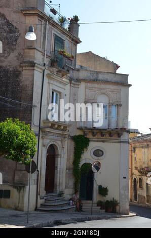 Einige Fotos der schönen Stadt Ragusa Ibla, in Sizilien, während einer sonnigen Sommerreise gemacht. Stockfoto