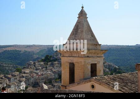 Einige Fotos der schönen Stadt Ragusa Ibla, in Sizilien, während einer sonnigen Sommerreise gemacht. Stockfoto
