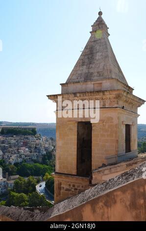 Einige Fotos der schönen Stadt Ragusa Ibla, in Sizilien, während einer sonnigen Sommerreise gemacht. Stockfoto