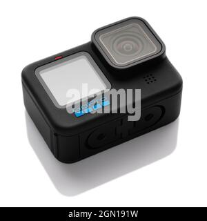 NEW YORK CITY, USA - 16. SEPTEMBER 2021: Neue Flaggschiff-Action-Kamera GoPro HERO 10 Schwarz isoliert auf weißem Hintergrund. Stockfoto