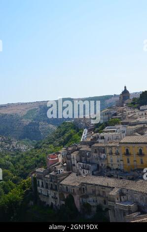 Einige Fotos der schönen Stadt Ragusa Ibla, in Sizilien, während einer sonnigen Sommerreise gemacht. Stockfoto
