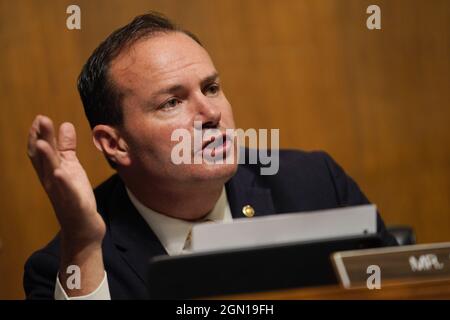 Washington, Usa. September 2021. Senator Mike Lee, ein Republikaner aus Utah und Mitglied des Senats-Unterausschusses für Wettbewerbspolitik, Kartellrecht und Verbraucherrechte, spricht am Dienstag, den 21. September 2021 in Washington, DC. Die Anhörung trägt den Titel „Big Data, Big Questions: Implications for Competition and Consumers. (Pool-Foto von Ting Shen/UPI) Quelle: UPI/Alamy Live News Stockfoto
