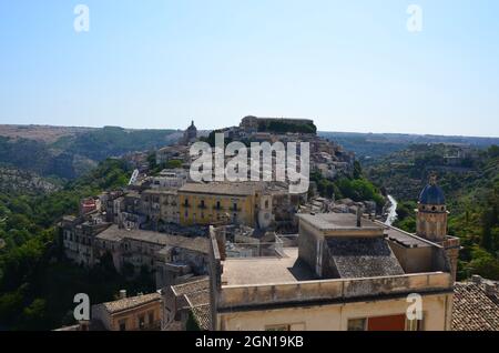 Einige Fotos der schönen Stadt Ragusa Ibla, in Sizilien, während einer sonnigen Sommerreise gemacht. Stockfoto