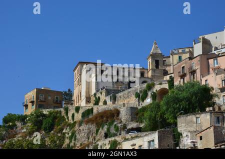 Einige Fotos der schönen Stadt Ragusa Ibla, Perle des Val di Noto, aufgenommen während einer Reise nach Sizilien im Sommer 2021. Stockfoto