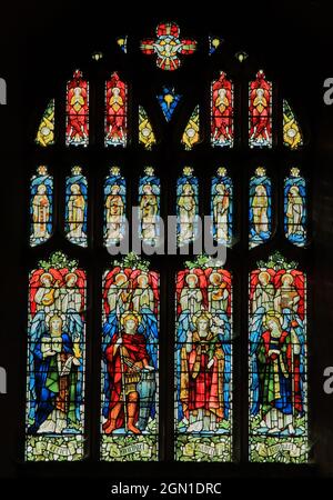 Vier Erzengel, der heilige Uriel, der heilige Michael, der heilige Gabriel, der heilige Raphael, St Glasmalerei, Erzengel, Heiligen, Westfenster, Blakeney Kirche, Norfolk, Stockfoto