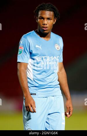 Doncaster, Großbritannien. September 2021. Micah Hamilton #92 von Manchester City U21 's in Doncaster, Vereinigtes Königreich am 9/21/2021. (Foto von Ben Early/News Images/Sipa USA) Quelle: SIPA USA/Alamy Live News Stockfoto