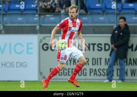 Lyngby, Dänemark. September 2021. Iver Fossum (8) von Aalborg Boldklub wurde während des dänischen Sydbank Cup-Spiels zwischen Lyngby Boldklub und Aalborg Boldklub im Lyngby Stadion in Lyngby gesehen. (Foto: Gonzales Photo/Alamy Live News Stockfoto