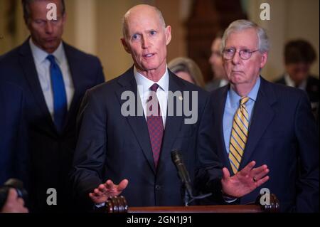 Der US-Senator Rick Scott (Republikaner von Florida) hält am Dienstag, den 21. September 2021, auf einer Pressekonferenz nach dem politischen Mittagessen Republicanâs Senats im US-Kapitol in Washington, DC, eine Rede. Kredit: Rod Lampey/CNP Stockfoto