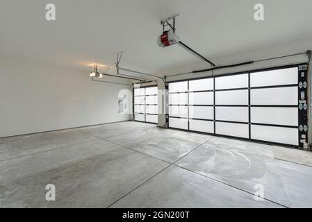 Modernes leeres Parkhaus Stockfoto