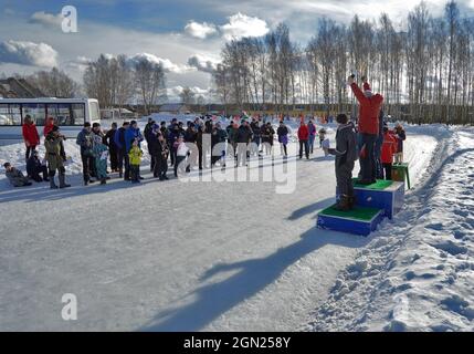 Kovrov, Russland. 25. Februar 2017. Winter-Kart-Wettkämpfe im Sportkomplex Motodrom. Preisverleihung Stockfoto