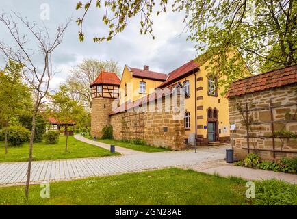 Nachtwachturm, Stadtmauer und Graben in Bad Rodach, Bayern, Deutschland Stockfoto