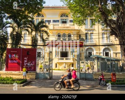 Museum der Schönen Künste in einem schönen französischen Kolonialgebäude - Ho Chi Minh Stadt, Vietnam Stockfoto