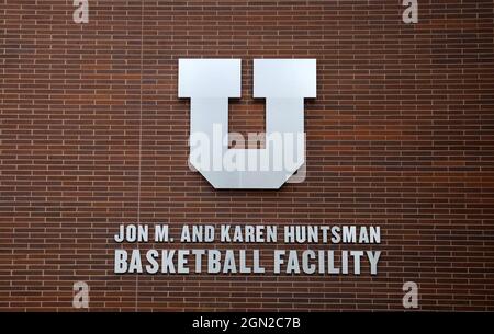 Eine allgemeine Ansicht der Jon M. & Karen Huntsman Basketballanlage auf dem Campus der Universität von Utah, Samstag, 18. September 2021, in Salt Lake City Stockfoto