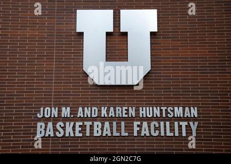 Eine allgemeine Ansicht der Jon M. & Karen Huntsman Basketballanlage auf dem Campus der Universität von Utah, Samstag, 18. September 2021, in Salt Lake City Stockfoto