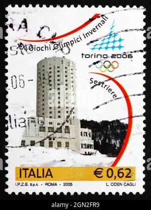 ITALIEN - UM 2005: Eine in Italien gedruckte Briefmarke zeigt Sestriere, 2006 Winter Olympic, Turin, um 2005 Stockfoto