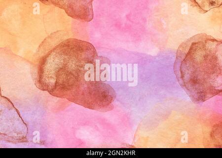 Bunte Aquarell-Textur mit goldenen Punkten. Abstrakter, handgezeichneter Hintergrund in rosa, gelben und violetten Farben. Stockfoto