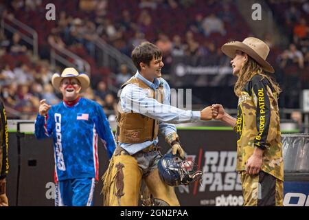 Newark, USA. September 2021. Chase Dougherty während der Professional Bull Riders 2021 gesehen Entfesseln Sie das Beast-Event im Prudential Center in Newark. (Bild: © Ron Adar/SOPA Images via ZUMA Press Wire) Stockfoto