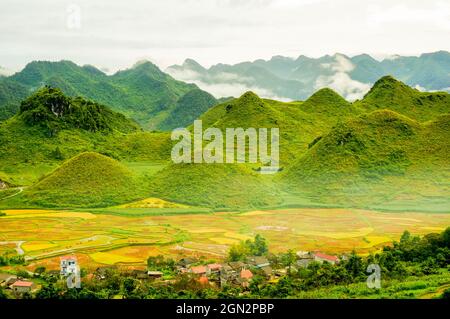 Berg Co Tien in der Provinz Ha Giang im Norden Vietnams Stockfoto