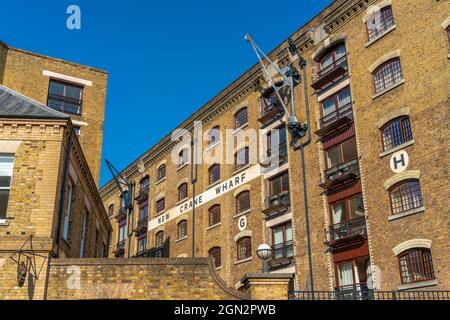 Blick auf renovierte docklands Apartments vom Thames Path, Wapping, London, England, Vereinigtes Königreich, Europa Stockfoto