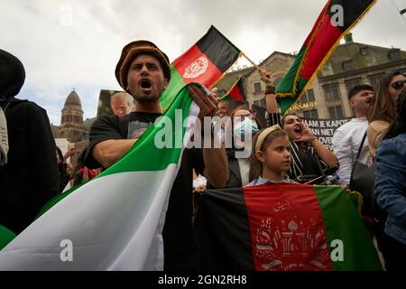 Hunderte Afghanen, die in den Niederlanden leben, protestieren gegen die Besetzung Afghanistans durch die Taliban Stockfoto