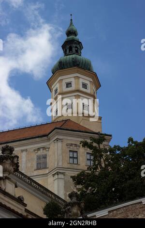 Blick auf das Schloss Mikulov in der Tschechischen Republik. Stockfoto