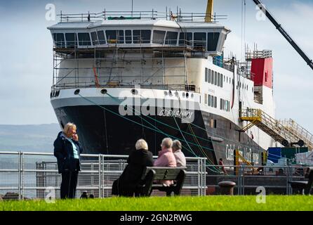 Port Glasgow, 21. September 2021, Blick auf die umstrittene kaledonische MacBrayne-Fähre, die in der Ferguson Marine Werft auf Clyde in Port Glasgow gebaut wird Stockfoto