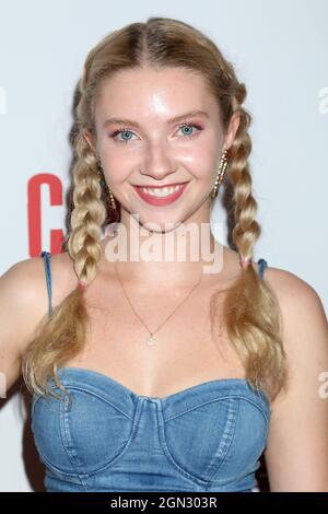 LOS ANGELES - SEP 21: Elise Luthman beim Reboot Camp Premiere im Cinelounge Outdoors am 21. September 2021 in Los Angeles, CA Stockfoto