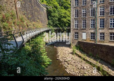 Torr Vale Mill und Millennium Walkway im Goyt Valley in New Mills, Derbyshire, England, Großbritannien Stockfoto