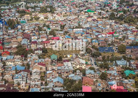 Schöne Luftaufnahme von Srinagar vom Hari Parbat in J&K, Indien Stockfoto