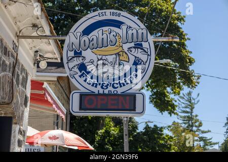 Noah's Inn Fish and Chips Restaurant in Neustadt, Ontario, Kanada, wurde 1858 im Außenbereich des Gebäudes eröffnet Stockfoto