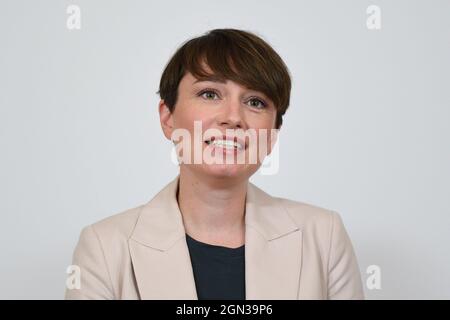 Wien, Österreich. 22. September 2021. Pressesaal nach dem Ministerrat mit Klubvorsitzender der Grünen Sigrid Maurer (die Grünen). Thema: Digitalisierung und 3G. Regel (geprüfte geimpfte Genesung). Stockfoto