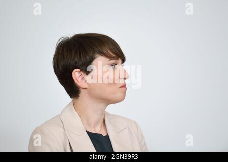 Wien, Österreich. 22. September 2021. Pressesaal nach dem Ministerrat mit Klubvorsitzender der Grünen Sigrid Maurer (die Grünen). Thema: Digitalisierung und 3G. Regel (geprüfte geimpfte Genesung). Stockfoto