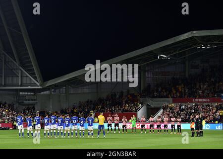 LONDON, GROSSBRITANNIEN. 21. SEPTEMBER Jimmy Greaves applaus während des Carabao Cup-Spiels zwischen Brentford und Oldham Athletic am Dienstag, dem 21. September 2021 im Brentford Community Stadium, Brentford. (Kredit: Eddie Garvey | MI Nachrichten) Kredit: MI Nachrichten & Sport /Alamy Live Nachrichten Stockfoto