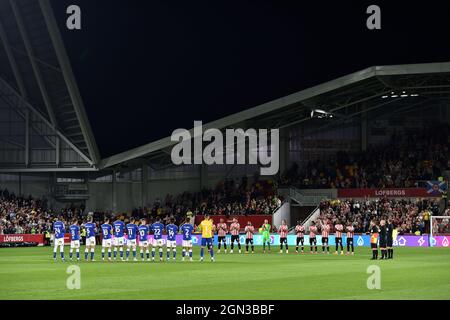 LONDON, GROSSBRITANNIEN. 21. SEPTEMBER Jimmy Greaves applaus während des Carabao Cup-Spiels zwischen Brentford und Oldham Athletic am Dienstag, dem 21. September 2021 im Brentford Community Stadium, Brentford. (Kredit: Eddie Garvey | MI Nachrichten) Kredit: MI Nachrichten & Sport /Alamy Live Nachrichten Stockfoto