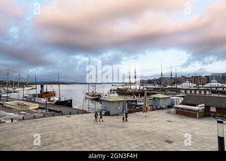 Oslo, Norwegen. September 2021. Panoramablick auf den Stadthafen Stockfoto