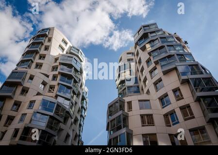 Prospect Place luxuriöse Wohnapartments, entworfen von den renommierten Architekten Gehry Partners, Battersea Power Station Development, London, England, Großbritannien Stockfoto